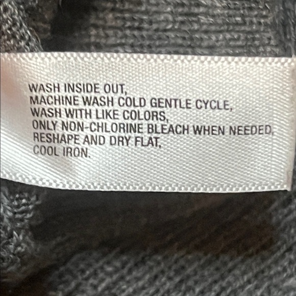 GAP 100% Wool Women’s Grey V-Neck Sweater sz L - Picture 10 of 11